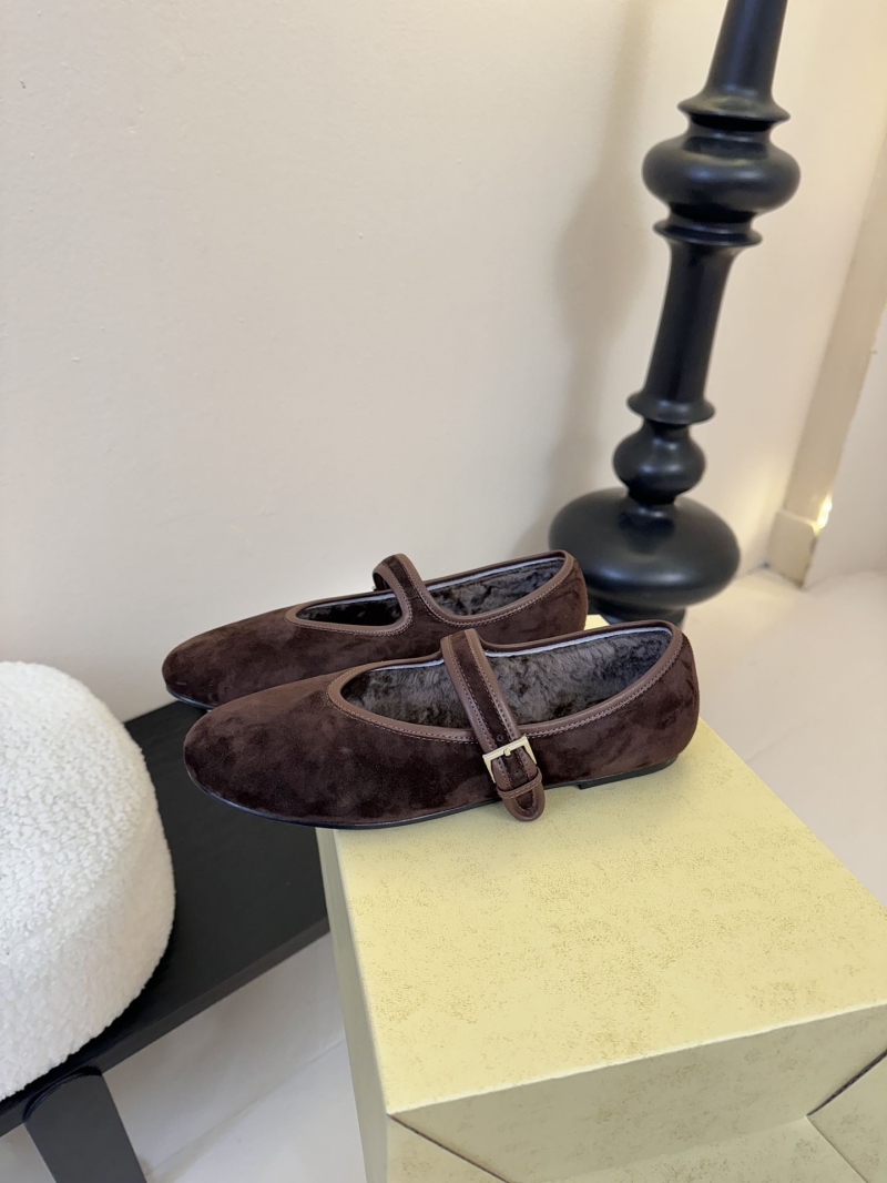 The R0w flat shoes